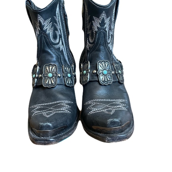 Silver Mesa bootie with turquoise detail cuffs studs and embroidery - Picture 7 of 8